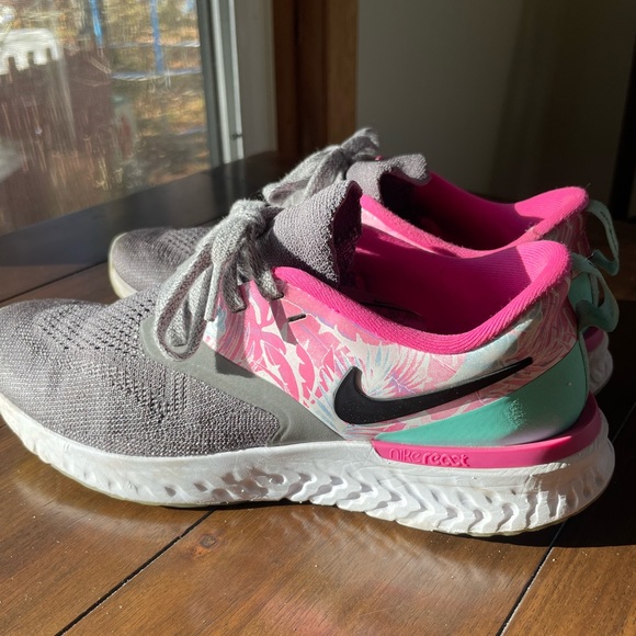 Nike Women's Odyssey React 2 Flyknit Running Shoes size 7.5 - Picture 3 of 4